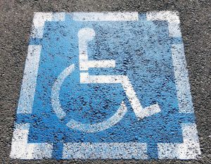 Гражданин с инвалидностью может оформить бесплатную парковку дистанционно